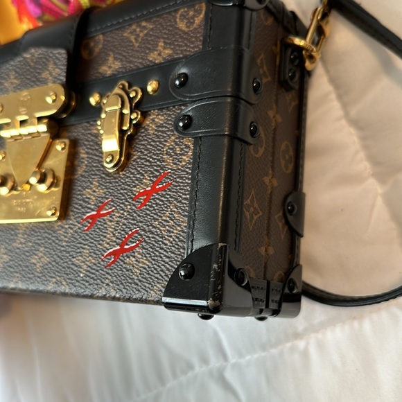 Louis Vuitton Petite Malle Monogram. - Picture 7 of 17